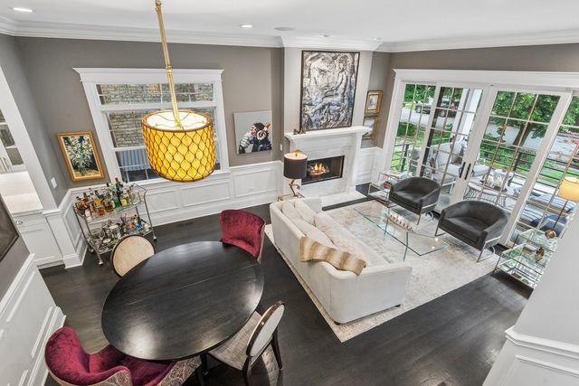 2109 W Sunnyside Avenue, Chicago, IL 60625