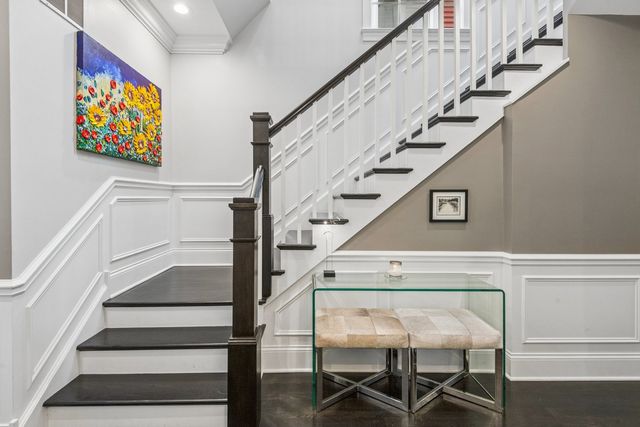 2109 W Sunnyside Avenue, Chicago, IL 60625