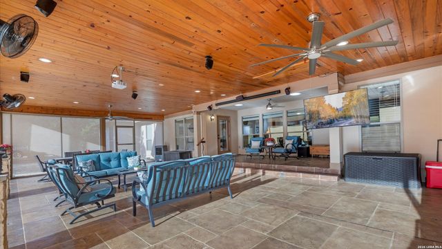 27511 Fels Mauer Blvd, New Braunfels, TX 78132