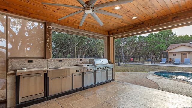 27511 Fels Mauer Blvd, New Braunfels, TX 78132