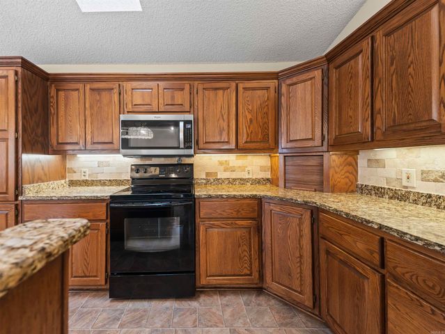 70 Estremedura Drive, Hot Springs Village, AR 71909