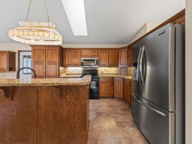 70 Estremedura Drive, Hot Springs Village, AR 71909