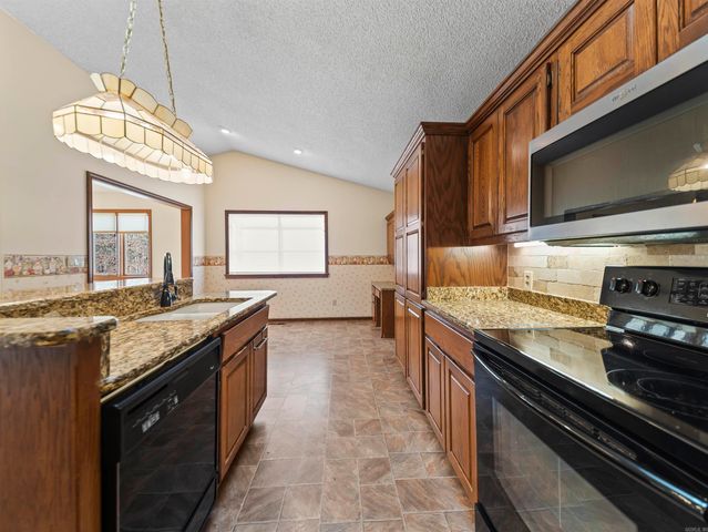 70 Estremedura Drive, Hot Springs Village, AR 71909