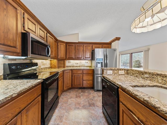 70 Estremedura Drive, Hot Springs Village, AR 71909