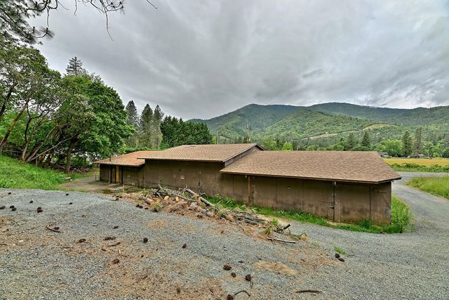8401 Rogue River Highway, Grants Pass, OR 97527