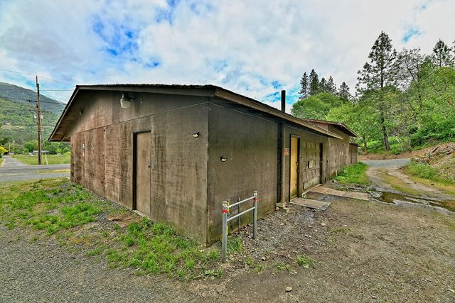 8401 Rogue River Highway, Grants Pass, OR 97527