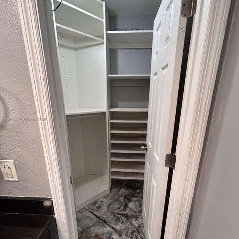 221 NE 24th St, Pompano Beach, FL 33064