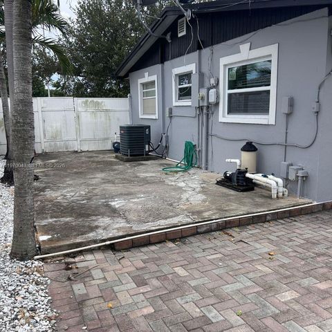 221 NE 24th St, Pompano Beach, FL 33064