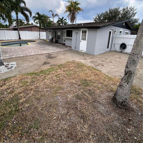 221 NE 24th St, Pompano Beach, FL 33064