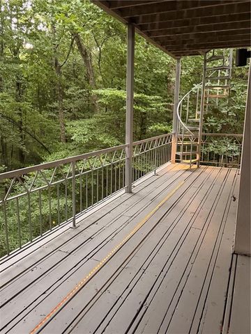 320 Fauna Court, Sandy Springs, GA 30350