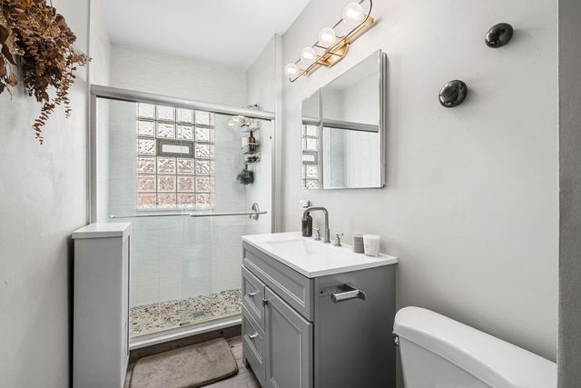 2837 N Sawyer Avenue 3R, Chicago, IL 60618