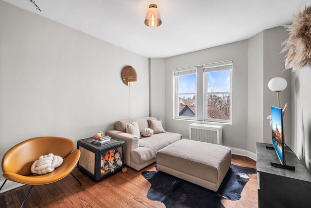 2837 N Sawyer Avenue 3R, Chicago, IL 60618