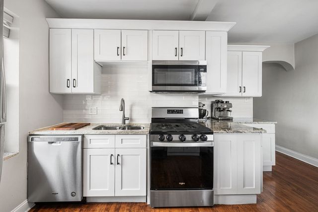 2837 N Sawyer Avenue 3R, Chicago, IL 60618