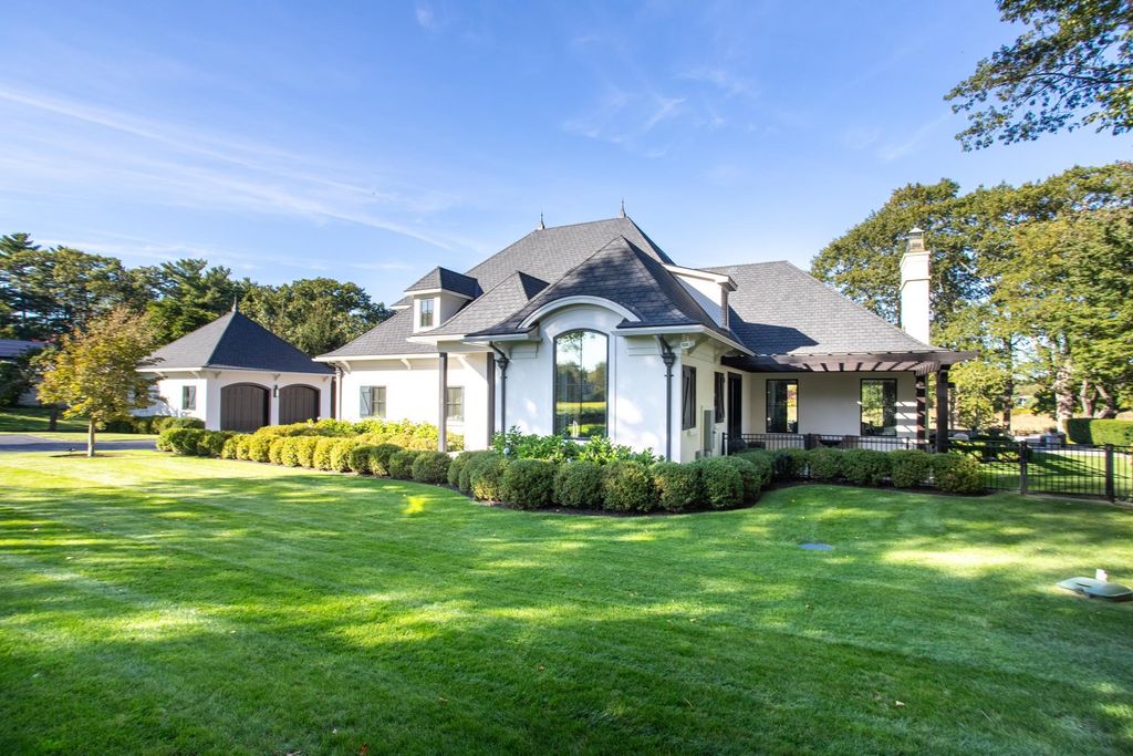 12 Runnymede Drive, North Hampton, NH 03862