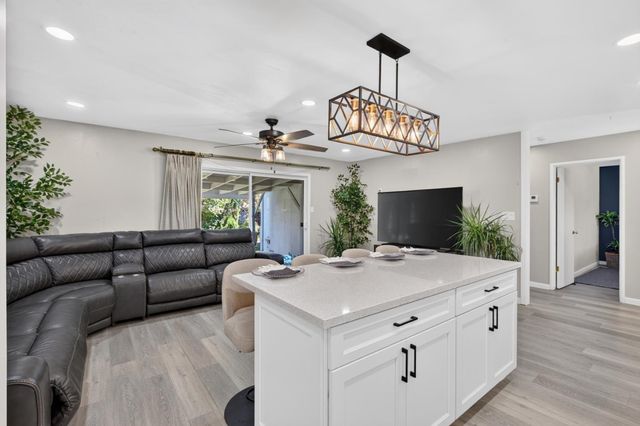 2119 Debbie Ln, Lodi, CA 95242