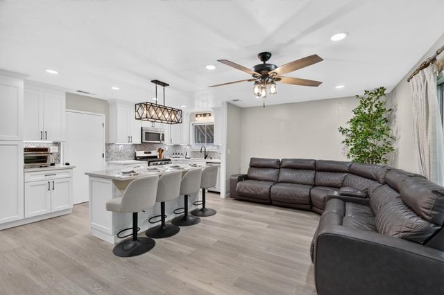 2119 Debbie Ln, Lodi, CA 95242