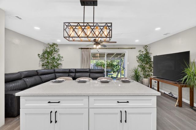 2119 Debbie Ln, Lodi, CA 95242