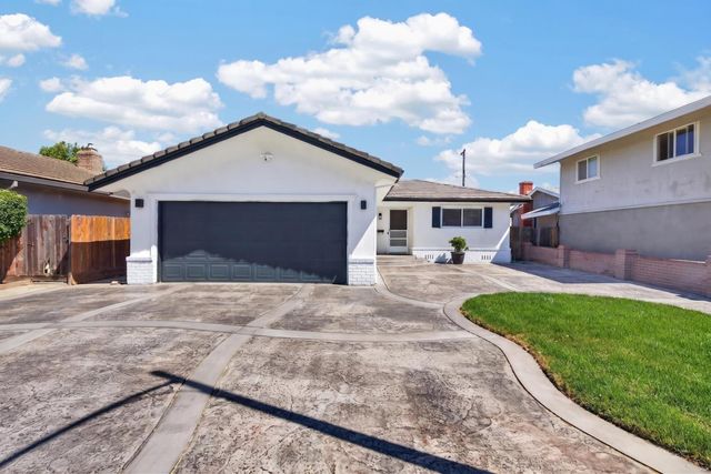 2119 Debbie Ln, Lodi, CA 95242