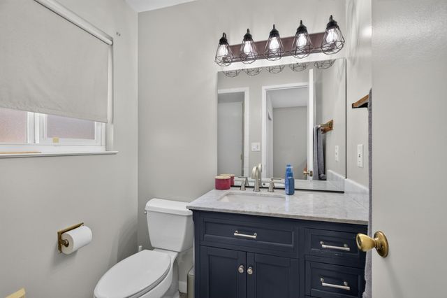 2119 Debbie Ln, Lodi, CA 95242