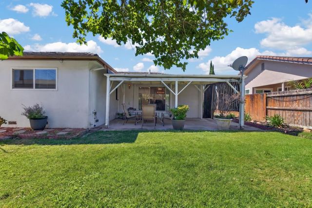 2119 Debbie Ln, Lodi, CA 95242