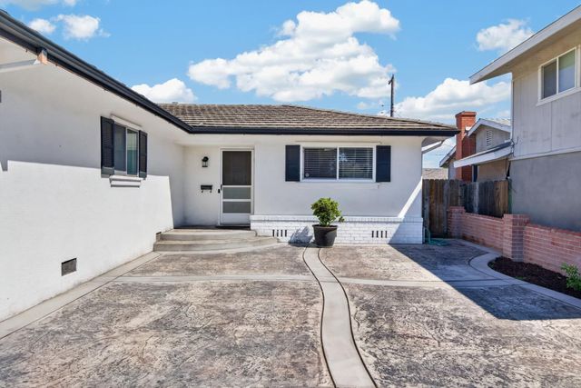 2119 Debbie Ln, Lodi, CA 95242