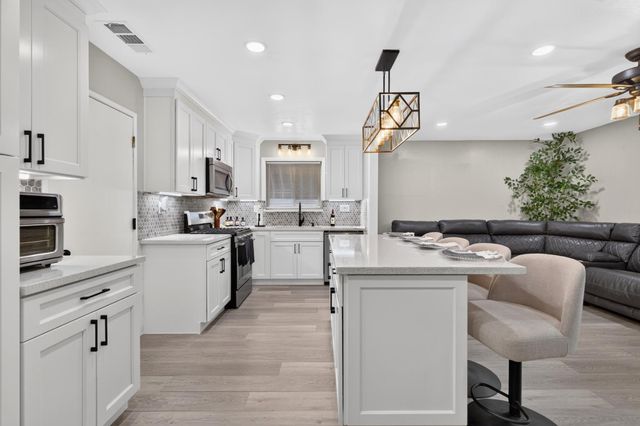 2119 Debbie Ln, Lodi, CA 95242
