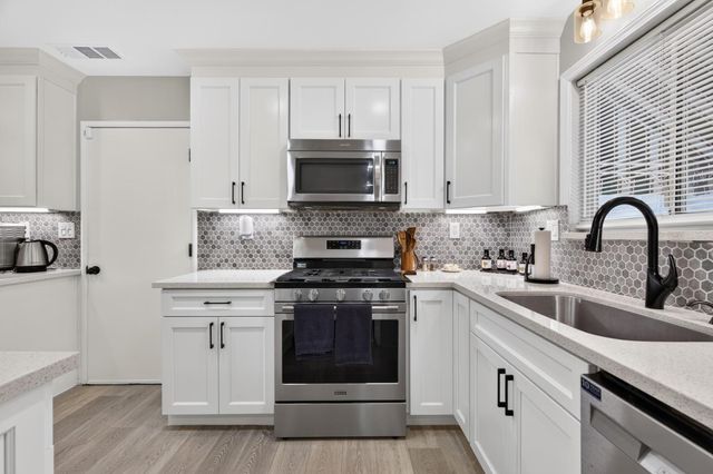 2119 Debbie Ln, Lodi, CA 95242