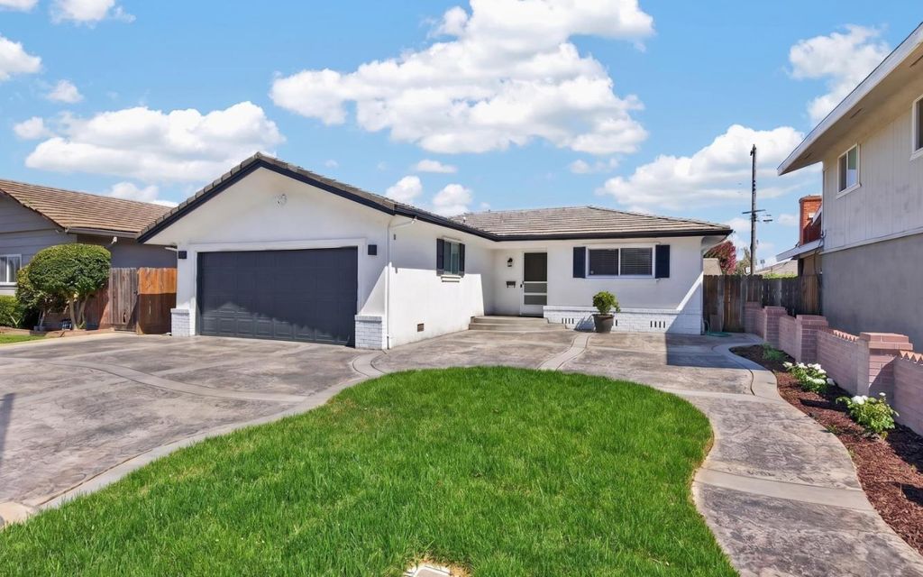 2119 Debbie Ln, Lodi, CA 95242