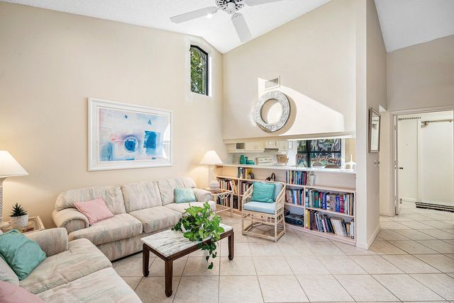 5722 Willow Creek Lane, Delray Beach, FL 33484