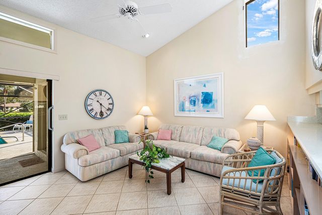 5722 Willow Creek Lane, Delray Beach, FL 33484