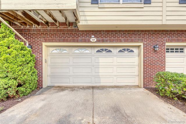 1569 E Lakeview Lane, Canton Charter Township, MI 48187