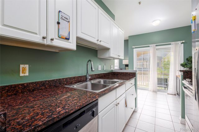 1569 E Lakeview Lane, Canton Charter Township, MI 48187
