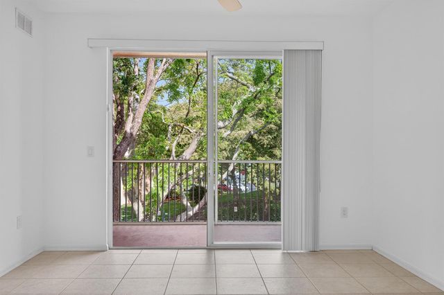 7775 Yardley Drive 314, Tamarac, FL 33321