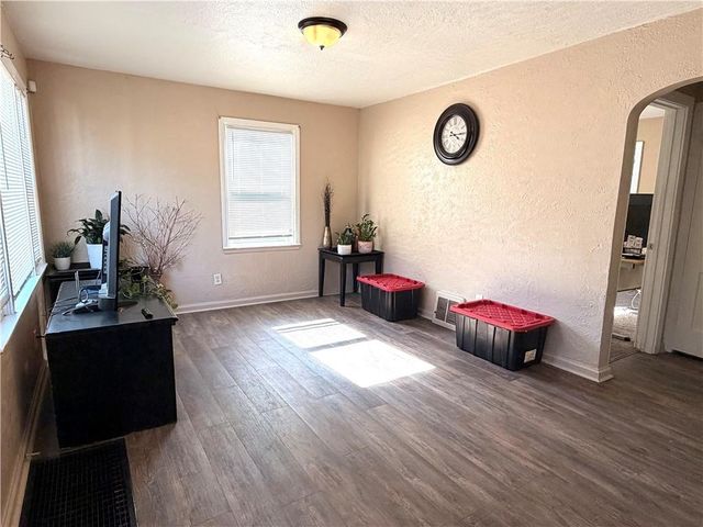 1480 E 77 Street, Kansas City, MO 64131