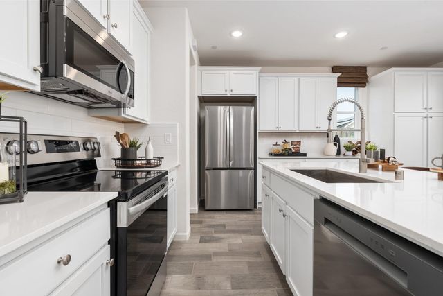 6738 E Sentry Drive, Fresno, CA 93727