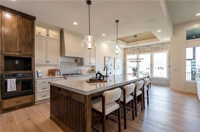 18609 Mohawk Lane, Overland Park, KS 66085