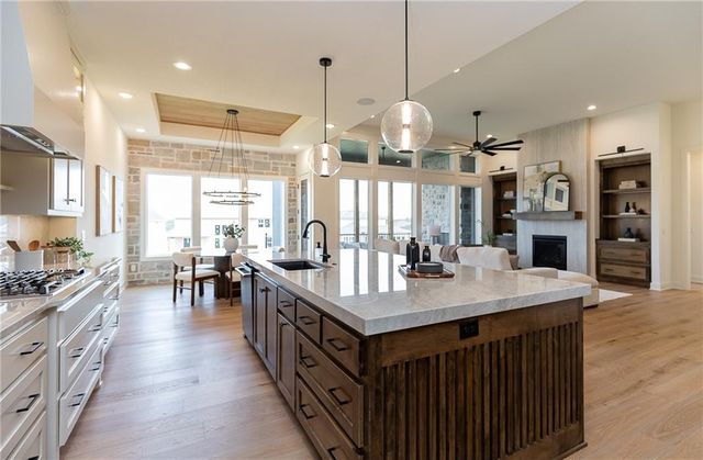 18609 Mohawk Lane, Overland Park, KS 66085