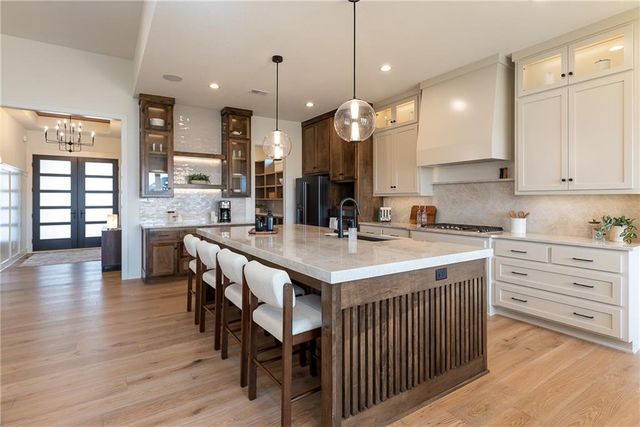 18609 Mohawk Lane, Overland Park, KS 66085