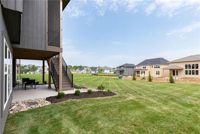 18609 Mohawk Lane, Overland Park, KS 66085