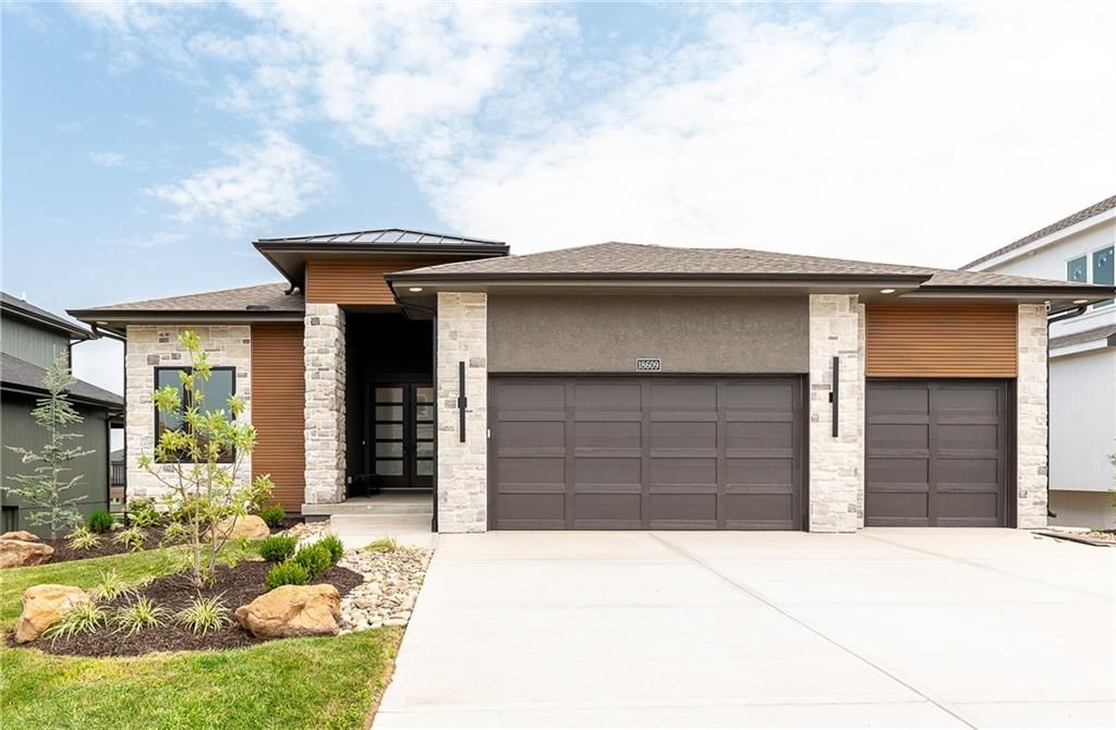 18609 Mohawk Lane, Overland Park, KS 66085