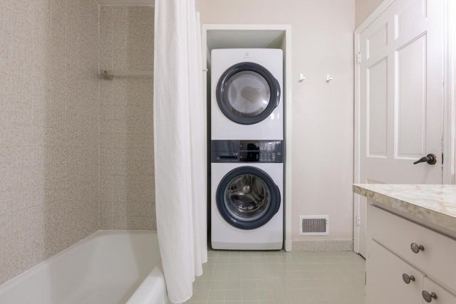 3111 E Hampshire STREET, Milwaukee, WI 53211