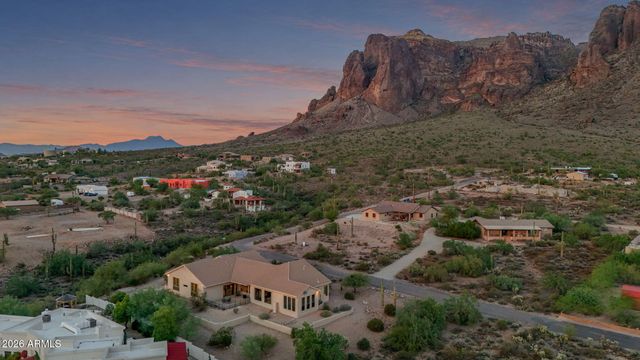 2564 N CHARLEBOIS Road, Apache Junction, AZ 85119