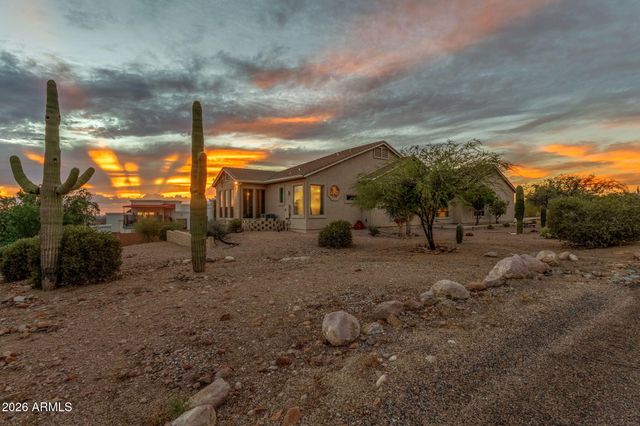 2564 N CHARLEBOIS Road, Apache Junction, AZ 85119