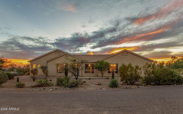 2564 N CHARLEBOIS Road, Apache Junction, AZ 85119
