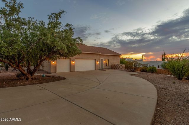 2564 N CHARLEBOIS Road, Apache Junction, AZ 85119