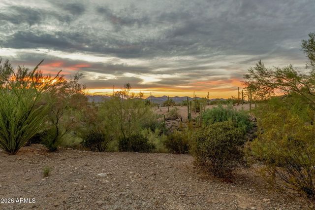2564 N CHARLEBOIS Road, Apache Junction, AZ 85119