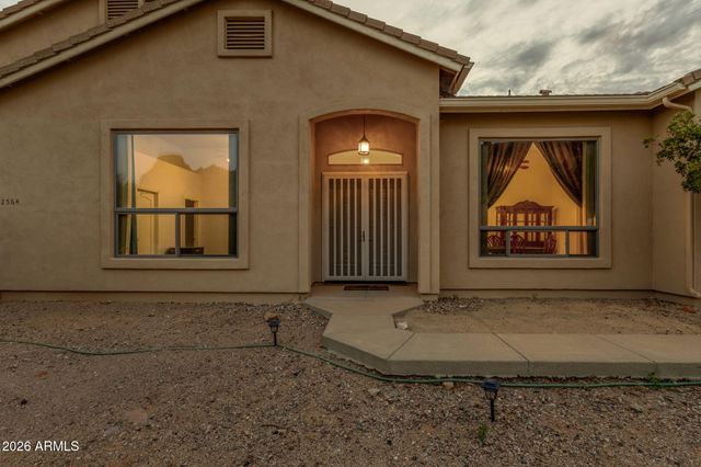 2564 N CHARLEBOIS Road, Apache Junction, AZ 85119