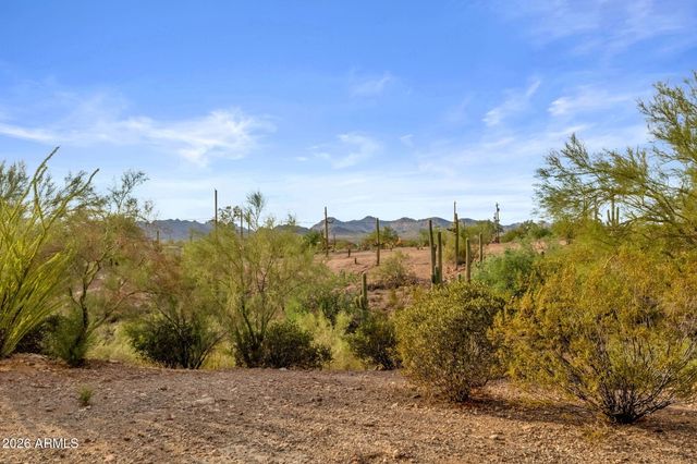 2564 N CHARLEBOIS Road, Apache Junction, AZ 85119