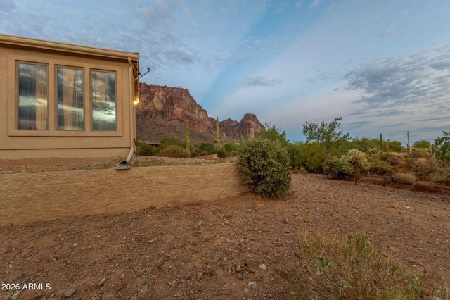 2564 N CHARLEBOIS Road, Apache Junction, AZ 85119