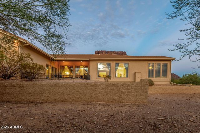 2564 N CHARLEBOIS Road, Apache Junction, AZ 85119